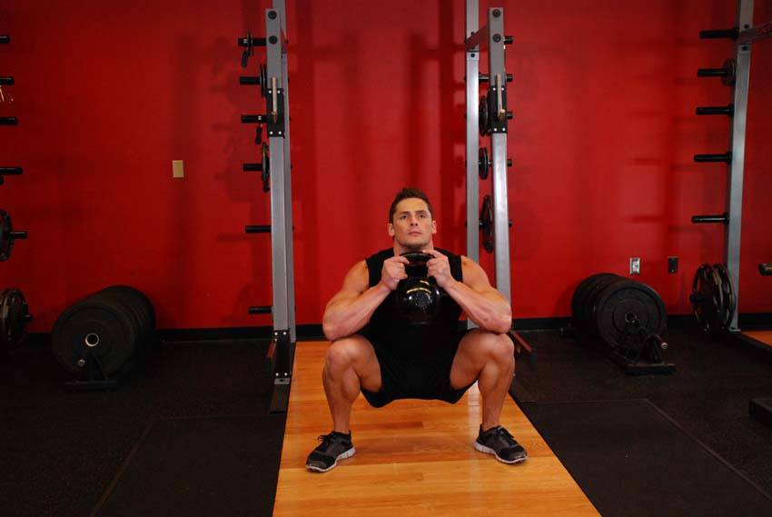 Goblet squat, position 2